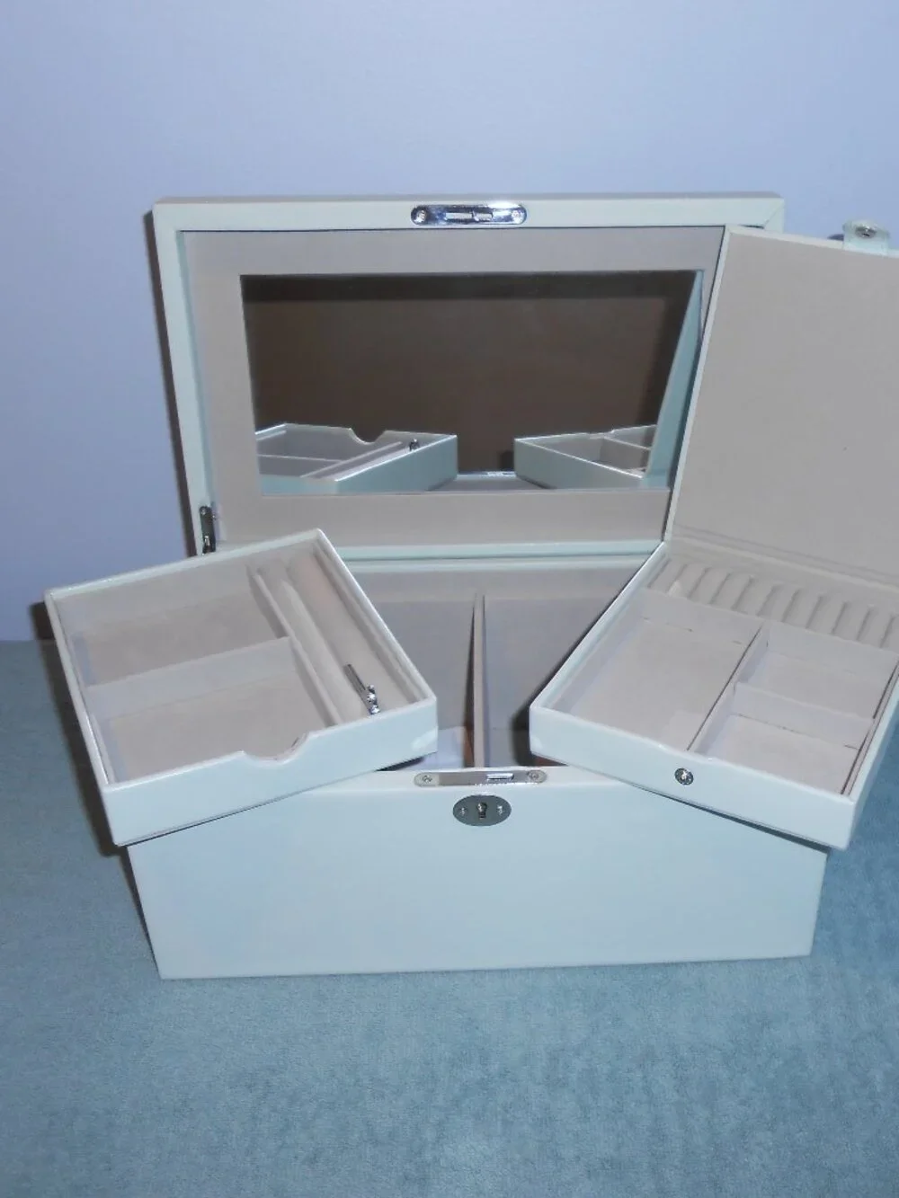 Crabtree & Evelyn jewelry organizer storage box